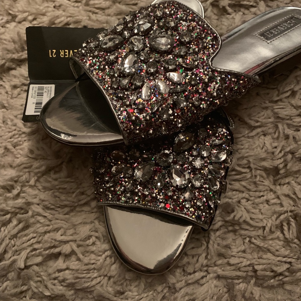 Sandals - Picture 3 of 5